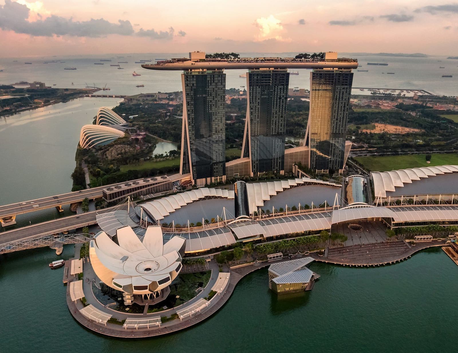 Marina Bay Sands and the ArtScience Museum in Singapore at sunset